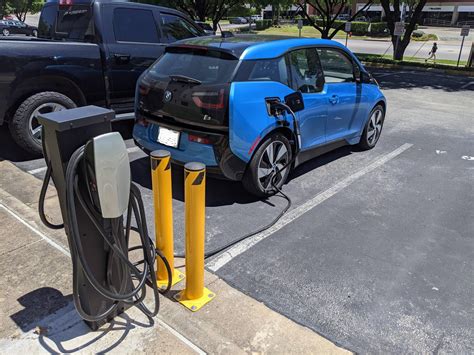 A tesla destination charger, also known as a high power wall charger (hpwc), is virtually the same as the device most tesla owners have installed at home. BMW i3 Charging at a Tesla Destination Charger ...