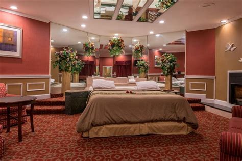 Honeymoon Romantic Suite With Hot Tub And Fireplace At The Inn Of The Dove Bensalem