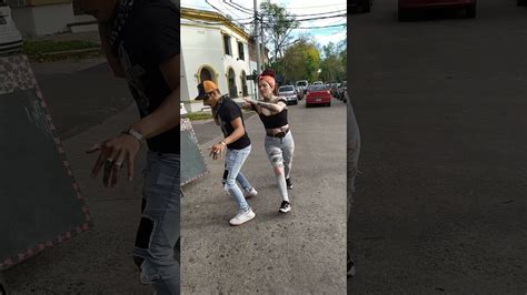 Totito Y Vivi Bailando En La Calle Youtube