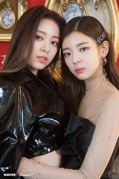 Itzy Yuna And Lia In 2020 Itzy Girl Kpop Fashion