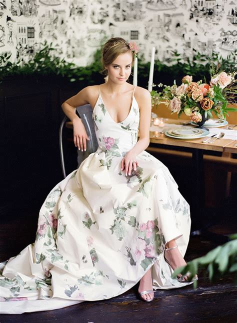 17 Floral Wedding Dresses Show Off Your Fashion Taste