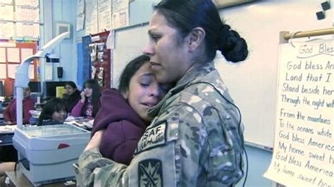 Soldier Mom Surprises Daughter At School Video Abc News