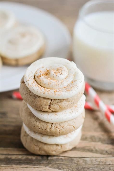 Combine cream cheese, butter, powdered sugar and heavy cream in a stand mixer or mixing bowl. Cinnamon Rolls With Cream Cheese Icing Without Powdered ...