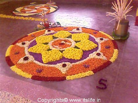 Kerala's rice harvest festival and the festival of rain flowers, which fell on the malayalam month of chingam, celebrated the demon king mahabali's annual visit from patala (the underworld). Pookalam | Pookalam of Kerala | Pookalam Designs | Flower ...