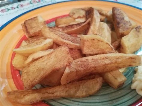 Erano tempi molto precedenti a quando io fondassi questa pagina, ma evidentemente l'intenzione c'era, visto che mi incaricai io di friggere le patate per tutti. Patate fritte fatte in casa croccanti. I VIDEO di ...