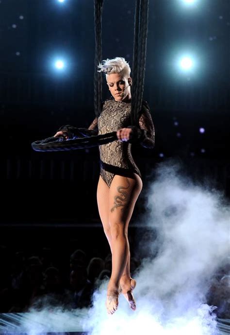 The Grammys 25 Best And Worst Moments Pink Singer Female Singers