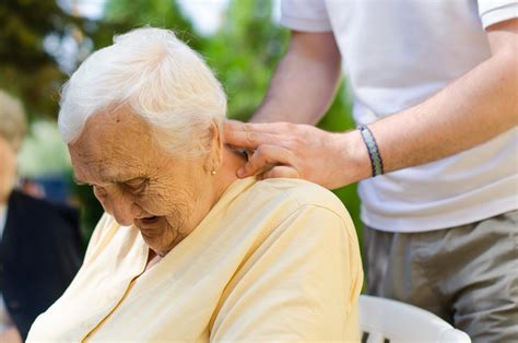 Les Bienfaits Du Massage Pour Personnes âgées Abc Seniorfr