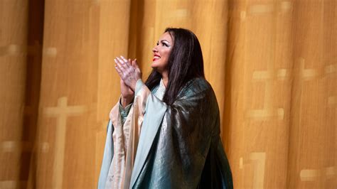 Everything will be ok! wrote anna netrebko on instagram. Review: Anna Netrebko Rings in the Year With a Met Gala ...