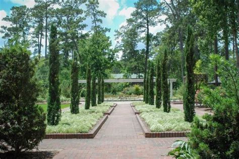 Mercer Botanic Gardens In Texas Spans 400 Acres
