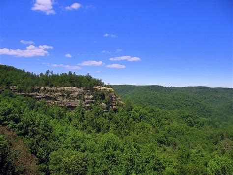 Kentuckys Balanced Rock Trail Leads To A Hidden Overlook