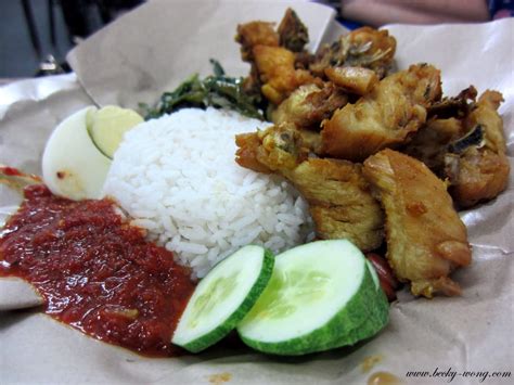 Resepi ayam goreng kunyit yang rangup di luar dan lembut di dalamnya. ayam: nasi ayam goreng kunyit mat rock