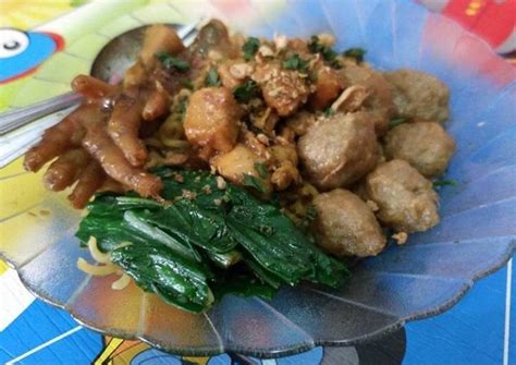 Bakso tentunya anda sudah mengenal semuanya, bisa setiap hari kita makan bakso yang lezat dan enak. Resep Mie ayam goreng bakso ceker oleh Thipuss Moong - Cookpad