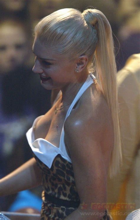 Gwen Stefani Nipple Slip Picture 2005 11 Original Gwen Stefani 2111