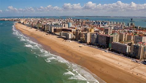 La Playa De La Victoria En Cádiz Playas Con Encanto