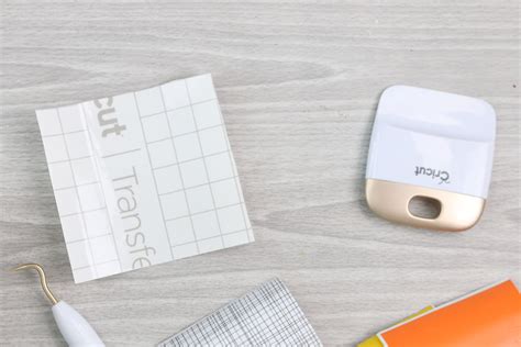 I will walk you through the basic steps of using transfer tape i purchased this cricut stronggrip transfer tape because i ran out of the original tape that i normally use. How to Use Transfer Tape with Cricut Vinyl | PRENSA HISPANA