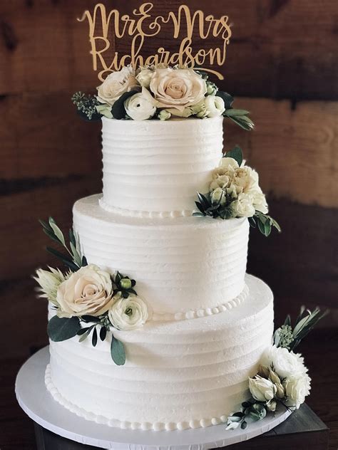 Wedding Cakes A Totally Must Read Simple Cake Presentation Image