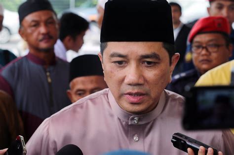 Taking to her twitter, azmin's daughter farah said the family got the wish list from rumah destiny's children. Azmin offers Gombak Parliamentary seat to Tun Mahathir ...
