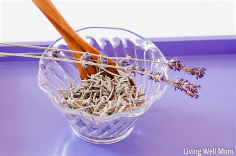 Handmade aromatic lavender bags sachets, moth repellent, fresh and calming (cropped from the french provence and hand made in the uk). Easy DIY Lavender-Scented Bags