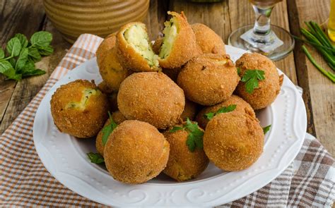 Polpette di patate e zucchine. Polpette di Zucchine e Mozzarella | Ricetta | Ricette ...