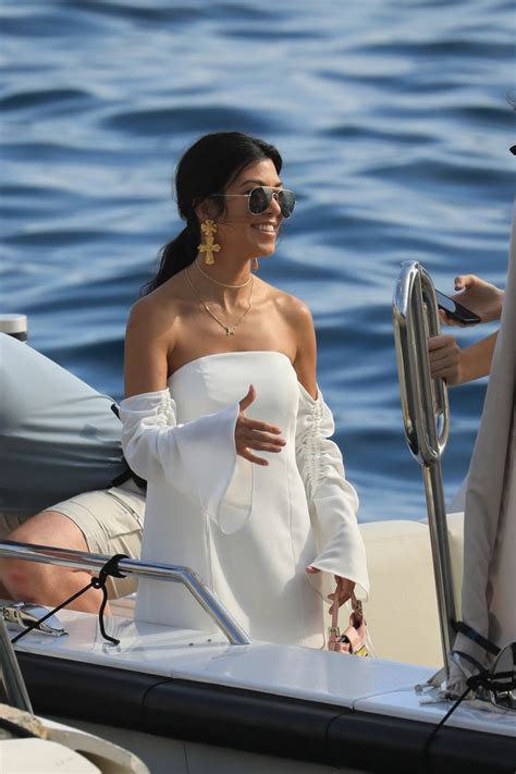 Kourtney Kardashian And Kendall Jenner Showcase Their Sunny Sass As