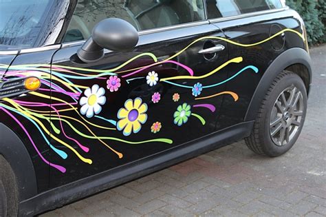 Das auto ist für die deutschen auch weiterhin unverzichtbar. Autoaufkleber Aufkleber Hippie Blumen Reserveradcover ...