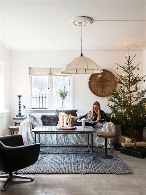 À tout moment, où que vous soyez, sur tous vos appareils. A cosy Swedish home ready for Christmas | Living room ...