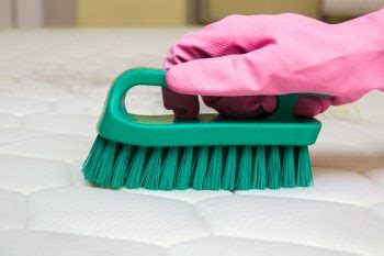 Finger weg von heißem oder gar. Matratze reinigen » Diese Hausmittel wirken Wunder