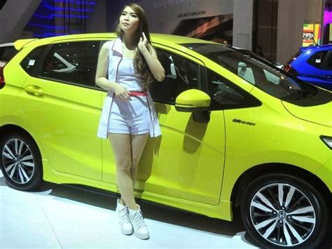 Foto Spg Seksi Iims Pamer Rok Mini 2014 Tourworldinfo Community