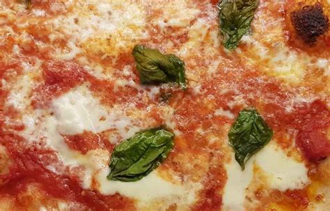 Neapolitan Pizza Calories Will It Make You Fat The Pizza Heaven