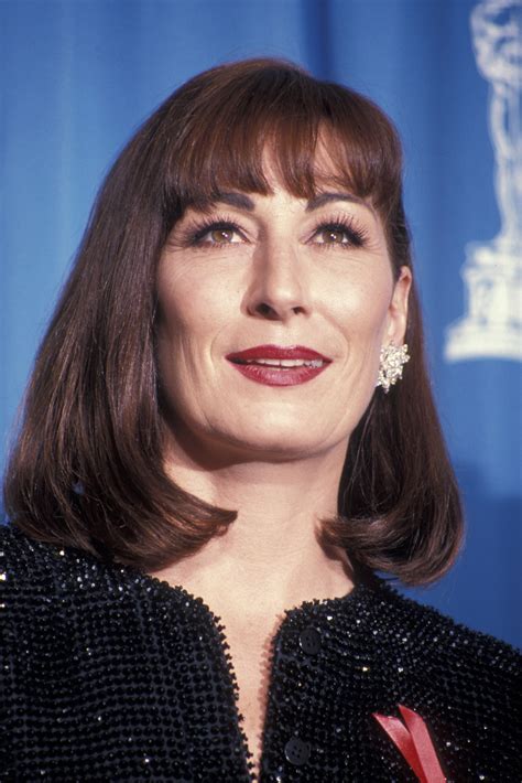 As She Turns 72 Enjoy 12 Of Anjelica Hustons Best Vintage Beauty Moments British Vogue