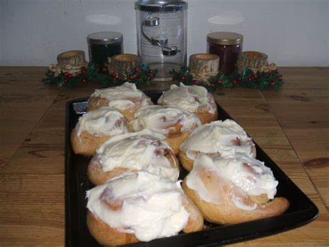 1 making creamy cinnamon roll icing. A funny thing happened on the way to the scale: Sweet ...