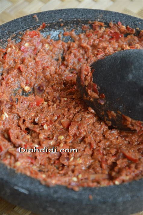Sambal terasi matang merupakan salah satu jenis diantara banyak jenis yang menggunakan bahan sambal terasi memang sangat mudah untuk membuatnya, namun demikian masih banyak juga yang. Diah Didi's Kitchen: Sambal Matang Terasi Petai & Udang