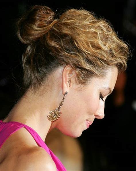 Free flowing and easy hairstyles for medium length hair 46. 30 Easy Updo Hairstyles for Medium Length Hair