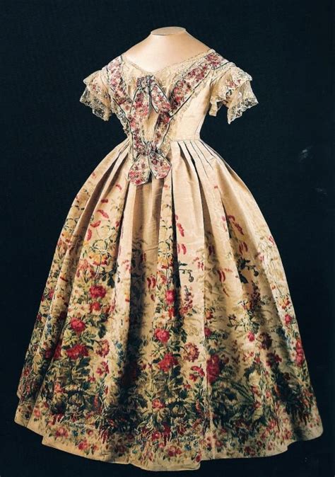 About Queen Victorias Dresses