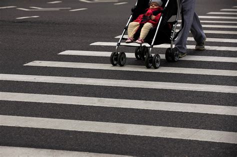 Giving Pedestrians A Head Start Crossing Streets The New York Times