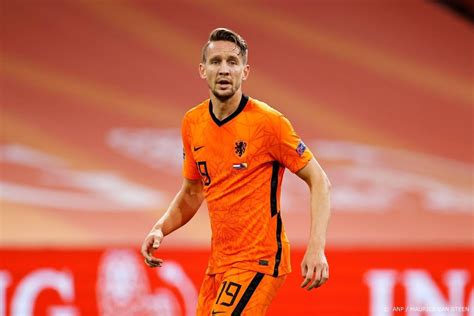 Het nederlands elftal heeft zich eindelijk weer gekwalificeerd voor een groot eind toernooi! De Boer laat Wijndal, Dumfries, Berghuis en De Jong buiten ...