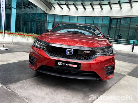 You can get the new 1.5 s cvt variant of the city in lunar silver, modern steel metallic, crystal black pearl, and tafetta white. 2021 Honda City RS | automachi.com
