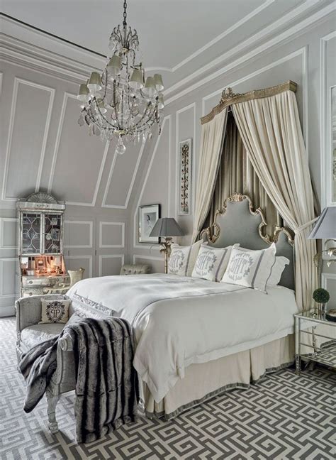 Stunning French Bedroom Decor Ideas That Will Inspire You 17 - HOMYHOMEE