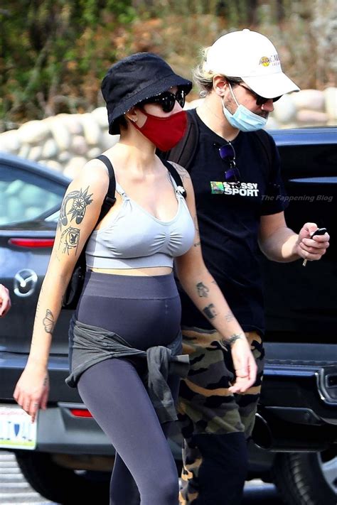 Halsey Flashes Her Baby Bump On A Hike 40 Photos Fappeningthots