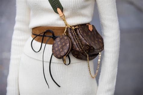 Shop women's louis vuitton green gold size os wallets at a discounted price at poshmark. Trend alert: de Louis Vuitton Multi Pochette | Designer ...