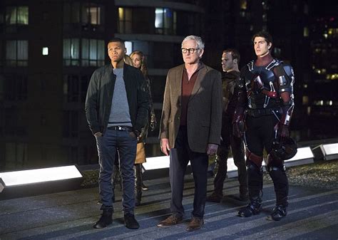 Legends Of Tomorrow The Cws New Superhero Show Throws Everything At