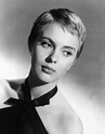 20 Fascinating Vintage Photos of Jean Seberg’s Iconic Short Haircut in ...