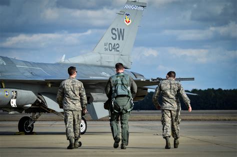 F 16 Viper Demonstration Team Prepares For Upcoming Season Us Air