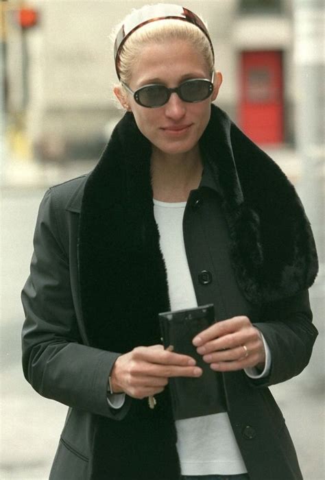 Get The Carolyn Bessette Kennedy Look Why Throwaway Chic Is The Style You Celebrity Style