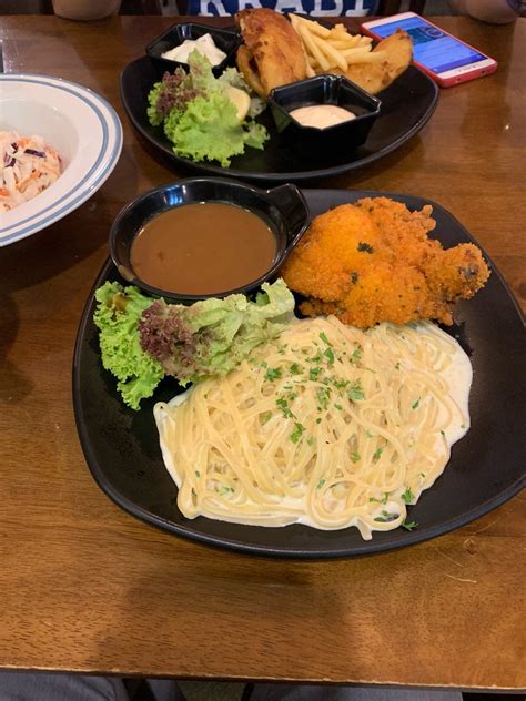 Makanan yang kerap menjadi teman nonton di bioskop ini ternyata nggak bikin gendut lho. 25 Tempat Makanan Western di KL yang Top - Saji.my