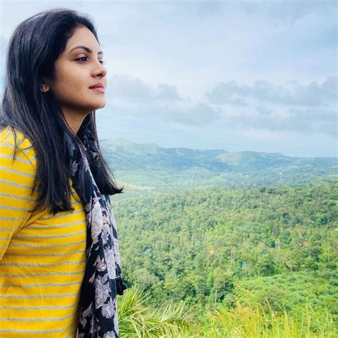 Malayalam Serial Actress Gayathri Arun Latest Hot Photos In Yellow