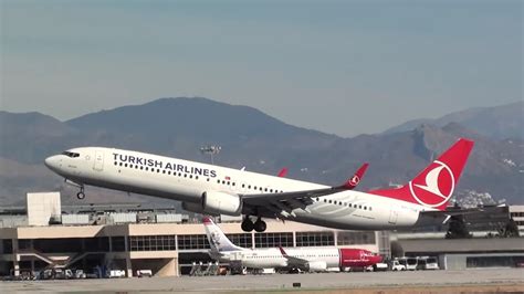 Un Avion De Turkish Airlines Rebondit Après Un Atterrissage Raté Avant