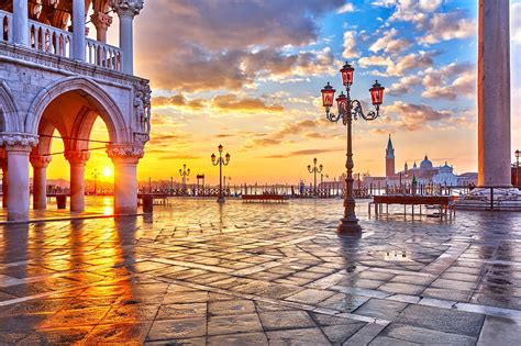 Sunrise At San Marco Venice Sun Lanterns Palace Clouds Sky Italy Hd Wallpaper Peakpx