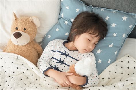 子どもが一人寝するのはいつから？タイミングの決め方と促す方法 Teniteo テニテオ