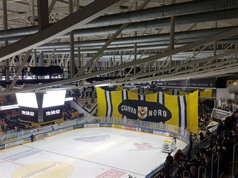 Hockey Sur Glace Lugano Fait Plier Fribourg Suisse National